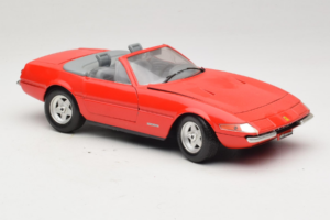 Ferrari 365 GTS/4 Spider Rosso Techno Giodi 1:18 40028-P1 Pressofusione — immagine 6 di 8