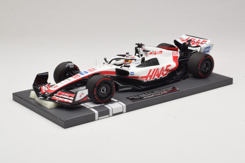Haas VF-22 K. Magnussen Pole Position Brazilian GP 2022 Minichamps 1:18 117222120 Resina