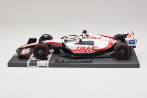 Haas VF-22 K. Magnussen Pole Position Brazilian GP 2022 Minichamps 1:18 117222120 Resina — immagine 3 di 7