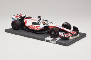 Haas VF-22 K. Magnussen Pole Position Brazilian GP 2022 Minichamps 1:18 117222120 Resina — immagine 4 di 7