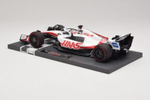 Haas VF-22 K. Magnussen Pole Position Brazilian GP 2022 Minichamps 1:18 117222120 Resina — immagine 5 di 7