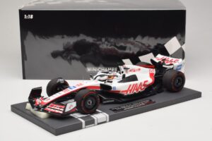 Haas VF-22 K. Magnussen Pole Position Brazilian GP 2022 Minichamps 1:18 117222120 Resina — immagine 7 di 7