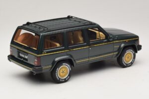 Jeep Cherokee XJ Limited Dark Hunter Green Otto 1:18 OT1340 Resina — immagine 2 di 6