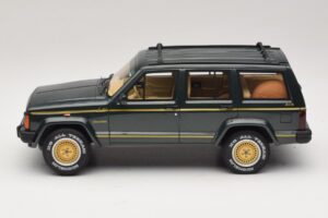 Jeep Cherokee XJ Limited Dark Hunter Green Otto 1:18 OT1340 Resina — immagine 3 di 6
