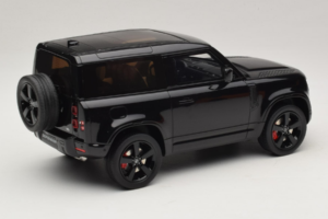 Land Rover Defender 90 L663 P400 X-Dynamic HSE Santorini Black GT Spirit 1:18 GT992 Resina — immagine 2 di 6
