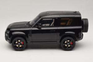 Land Rover Defender 90 L663 P400 X-Dynamic HSE Santorini Black GT Spirit 1:18 GT992 Resina — immagine 3 di 6
