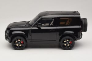Land Rover Defender 90 L663 P400 X-Dynamic HSE Santorini Black GT Spirit 1:18 GT992 Resina — immagine 3 di 6