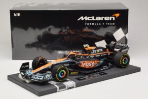 McLaren MCL36 #4 L. Norris Abu Dhabi GP 2022 Minichamps 1:18 537224004 Resina — immagine 6 di 7