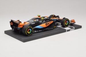 McLaren MCL60 #4 L. Norris 2nd Place Hungarian GP 2023 Minichamps 1:18 537233004 Resina — immagine 2 di 7