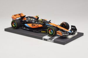 McLaren MCL60 #4 L. Norris 2nd Place Hungarian GP 2023 Minichamps 1:18 537233004 Resina — immagine 4 di 7