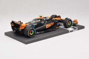 McLaren MCL60 #4 L. Norris 2nd Place Singapore GP 2023 Minichamps 1:18 537233404 Resina — immagine 2 di 7