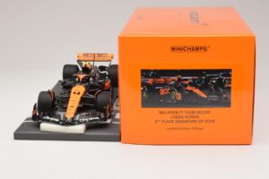 McLaren MCL60 #4 L. Norris 2nd Place Singapore GP 2023 Minichamps 1:18 537233404 Resina — immagine 6 di 7