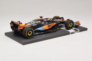 McLaren MCL60 #81 O. Piastri Hungarian GP 2023 Minichamps 1:18 537233081 Resina — immagine 2 di 7