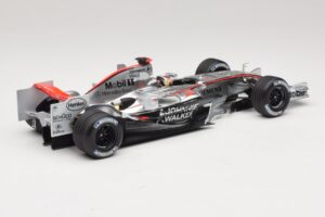 McLaren MP4/21 #3 K. Raikkonen 2006 Minichamps 1:18 530061803 Resina — immagine 2 di 7