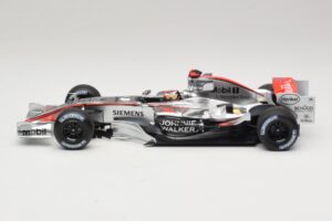 McLaren MP4/21 #3 K. Raikkonen 2006 Minichamps 1:18 530061803 Resina — immagine 3 di 7
