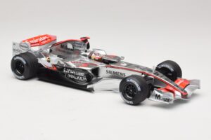 McLaren MP4/21 #3 K. Raikkonen 2006 Minichamps 1:18 530061803 Resina — immagine 4 di 7