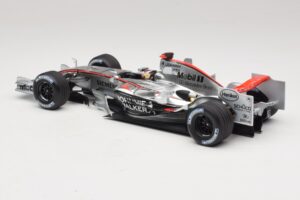 McLaren MP4/21 #3 K. Raikkonen 2006 Minichamps 1:18 530061803 Resina — immagine 5 di 7