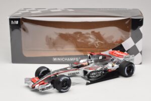 McLaren MP4/21 #3 K. Raikkonen 2006 Minichamps 1:18 530061803 Resina — immagine 7 di 7