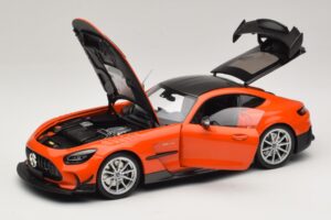 Mercedes AMG GT Black Series C190 Arancione con Cerchi Argento Minichamps 1:18 110032024 Pressofusione — immagine 2 di 8