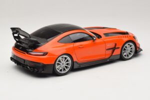 Mercedes AMG GT Black Series C190 Arancione con Cerchi Argento Minichamps 1:18 110032024 Pressofusione — immagine 3 di 8