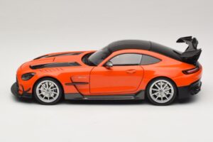 Mercedes AMG GT Black Series C190 Arancione con Cerchi Argento Minichamps 1:18 110032024 Pressofusione — immagine 4 di 8