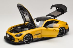 Mercedes AMG GT Black Series C190 Solarbeam Yellow Metallic Minichamps 1:18 110032021 Pressofusione — immagine 2 di 8