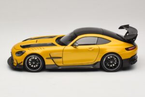 Mercedes AMG GT Black Series C190 Solarbeam Yellow Metallic Minichamps 1:18 110032021 Pressofusione — immagine 4 di 8