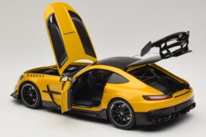Mercedes AMG GT Black Series C190 Solarbeam Yellow Metallic Minichamps 1:18 110032021 Pressofusione — immagine 5 di 8