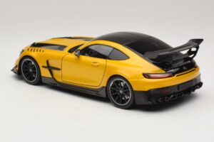 Mercedes AMG GT Black Series C190 Solarbeam Yellow Metallic Minichamps 1:18 110032021 Pressofusione — immagine 7 di 8