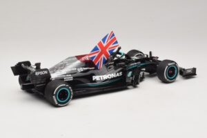 Mercedes AMG Petronas W12 E Performance L. Hamilton Winner British GP 2021 Minichamps 1:18 110211144 Resina — immagine 2 di 7