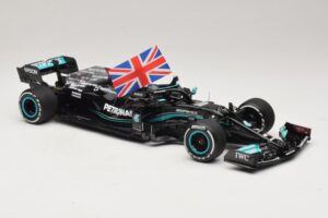 Mercedes AMG Petronas W12 E Performance L. Hamilton Winner British GP 2021 Minichamps 1:18 110211144 Resina — immagine 4 di 7