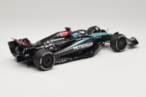 Mercedes AMG Petronas W15 E Performance G. Russell 2024 Minichamps 1:18 110240163 Resina — immagine 2 di 7