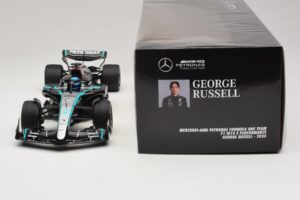 Mercedes AMG Petronas W15 E Performance G. Russell 2024 Minichamps 1:18 110240163 Resina — immagine 6 di 7