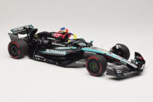 Mercedes AMG Petronas W15 E Performance L. Hamilton Winner British GP 2024 Minichamps 1:18 110241244 Resina — immagine 4 di 7