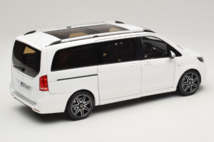 Mercedes V-Class W447 AMG Line Bianco Norev 1:18 183876 Pressofusione — immagine 3 di 8