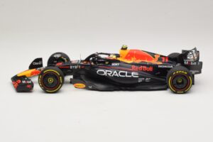 Oracle Red Bull Racing RB19 S. Perez Abu Dhabi GP 2023 Minichamps 1:18 110232311 Resina — immagine 3 di 7