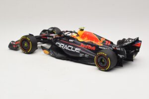 Oracle Red Bull Racing RB19 S. Perez Abu Dhabi GP 2023 Minichamps 1:18 110232311 Resina — immagine 5 di 7
