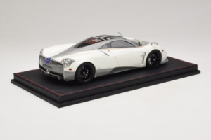 Pagani Huayra Luminous Green AB 1:18 REMC041 Resina — immagine 3 di 7
