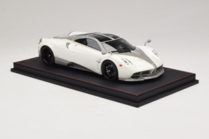 Pagani Huayra Luminous Green AB 1:18 REMC041 Resina — immagine 4 di 7