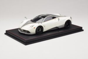 Pagani Huayra Luminous Green AB 1:18 REMC041 Resina — immagine 2 di 7
