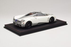 Pagani Huayra Luminous Green AB 1:18 REMC041 Resina — immagine 3 di 7