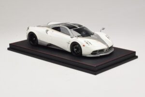 Pagani Huayra Luminous Green AB 1:18 REMC041 Resina — immagine 4 di 7
