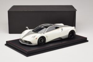 Pagani Huayra Luminous Green AB 1:18 REMC041 Resina — immagine 7 di 7