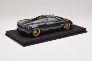 Pagani Huayra Starry Night Sky AB 1:18 REMC039 Resina — immagine 3 di 7