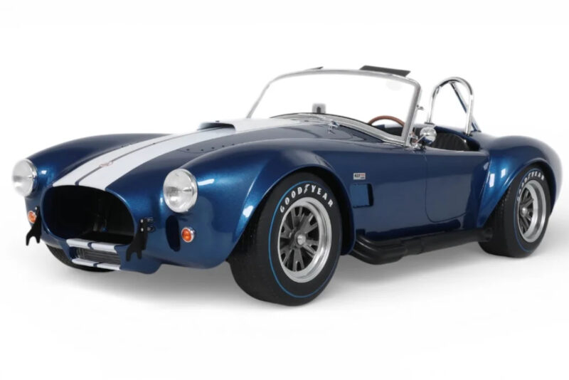 Shelby Cobra 427 S/C Blu & Bianco Strisce GT Spirit 1:8 GTS800802 Resina
