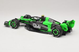 Stake Kick Sauber C44 G. Zhou Emilia Romagna GP 2024 Minichamps 1:18 117240124 Resina — immagine 5 di 7