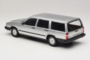 Volvo 740 GL Station Wagon Argento Minichamps 1:18 155171770 Pressofusione — immagine 5 di 6