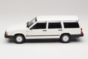 Volvo 740 GL Station Wagon Bianco Minichamps 1:18 155171772 Pressofusione — immagine 3 di 6
