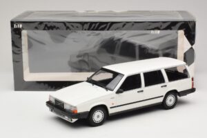 Volvo 740 GL Station Wagon Bianco Minichamps 1:18 155171772 Pressofusione — immagine 6 di 6