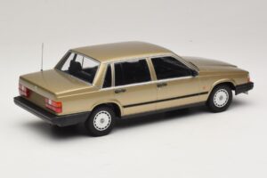 Volvo 740 GL Oro Minichamps 1:18 155171700 Pressofusione — immagine 2 di 6